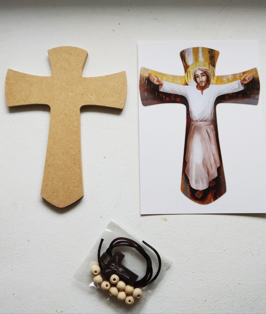 kit de loisir créatif chrétien : croix illustrée et dizainier à réaliser soi même 